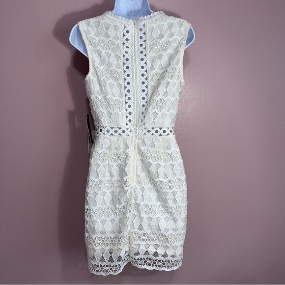 Lulu’s NWT cream lace sheath dress size medium - Picture 4 of 10